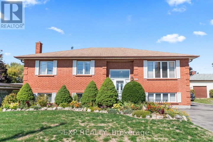 Property Photo: 592 Taunton Road West ON L1H 7K4