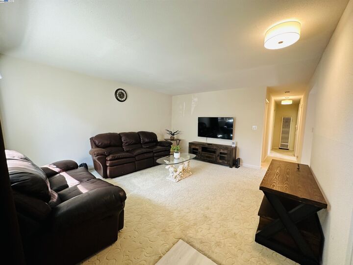 Property Photo: 25132 Del Mar Avenue CA 94542