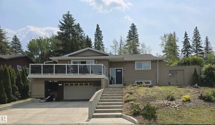 Property Photo:  37 Manchester Drive  AB T8A 0T3 