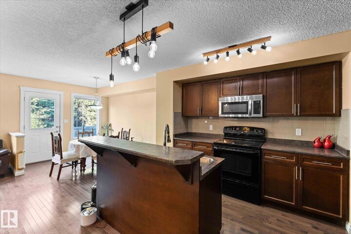 Property Photo:  70 Hamilton Court  AB T7X 0K4 