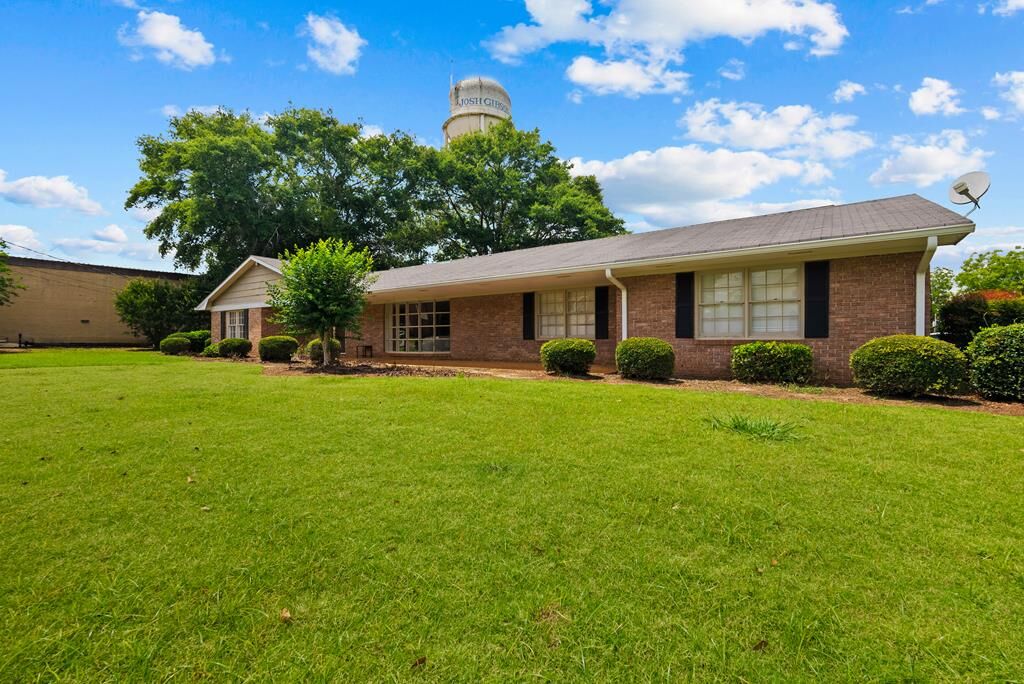 Property Photo: 134 4th Avenue GA 31803