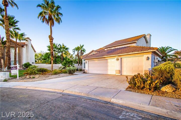 Property Photo: 2532 Goldenmoon Street NV 89108