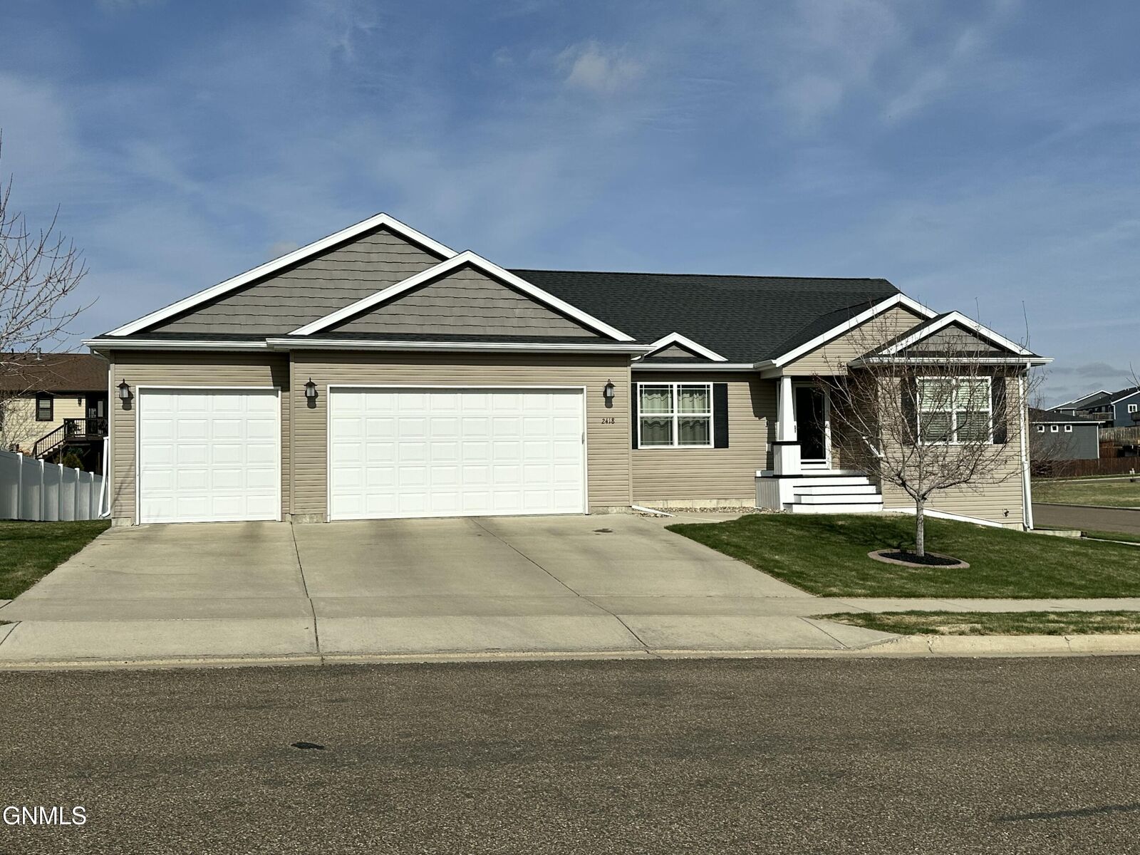 Property Photo:  2418 Prairie Oak Drive  ND 58601 