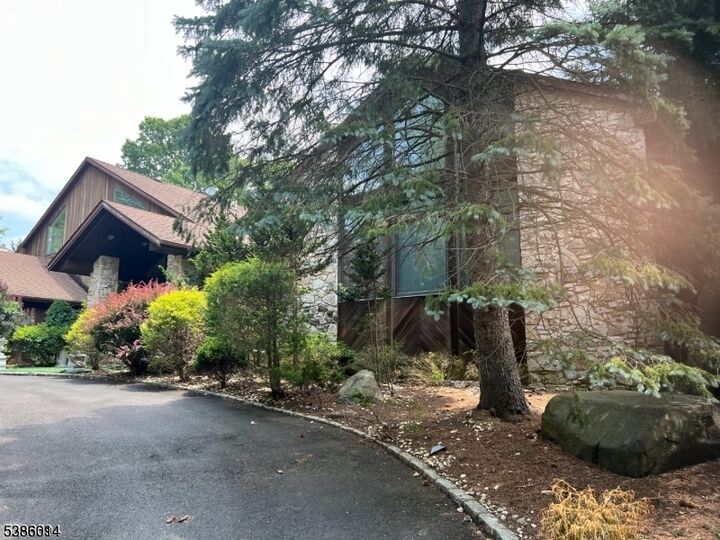 81 Chestnut St  Livingston Twp. NJ 07039 photo