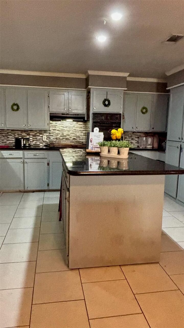 Property Photo:  324 Pine S Street  TX 77566 