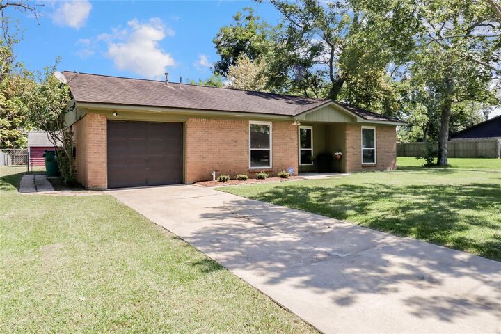 Property Photo:  718 Hollyhock Street  TX 77531 