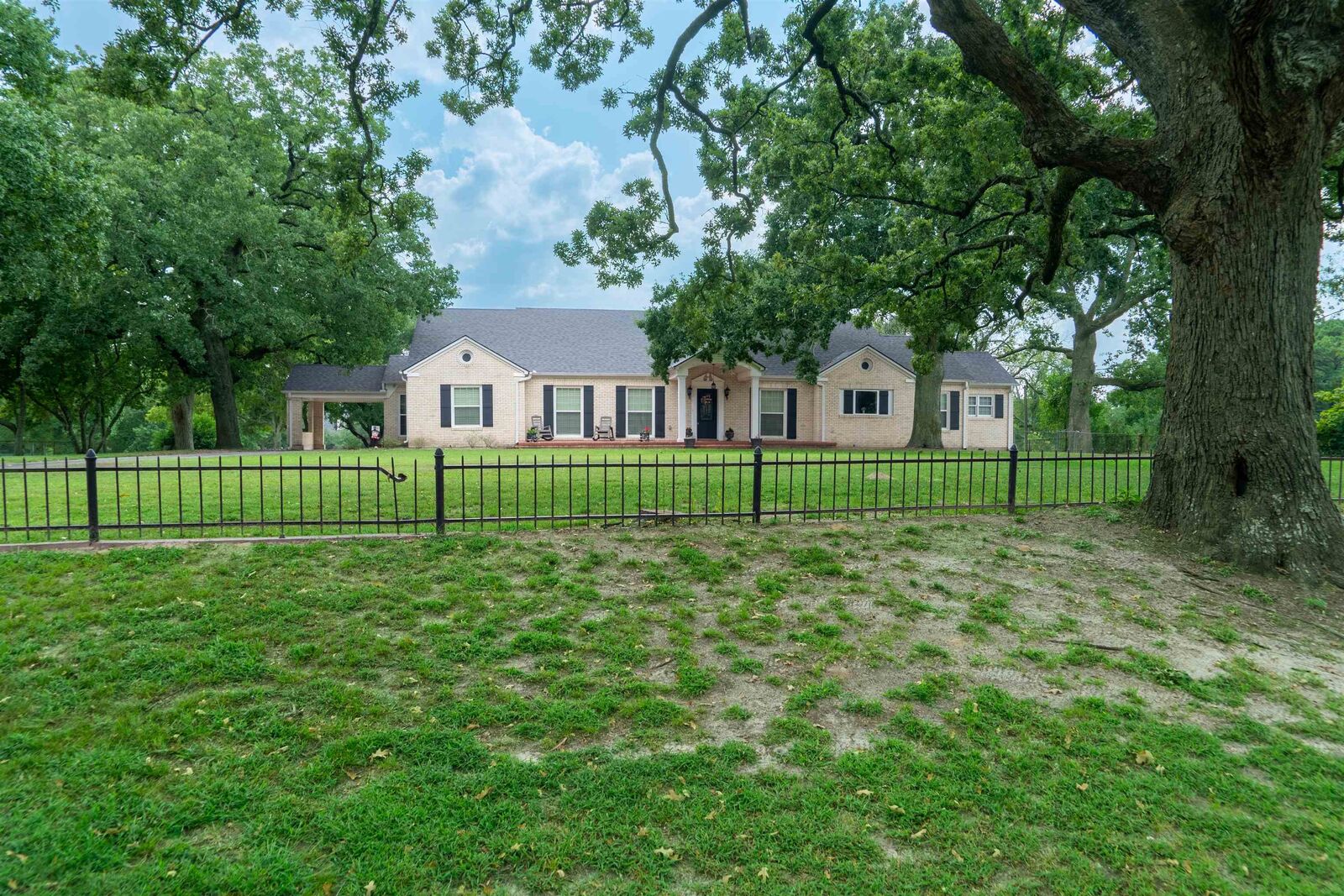 Property Photo: 1717 West Main TX 75654