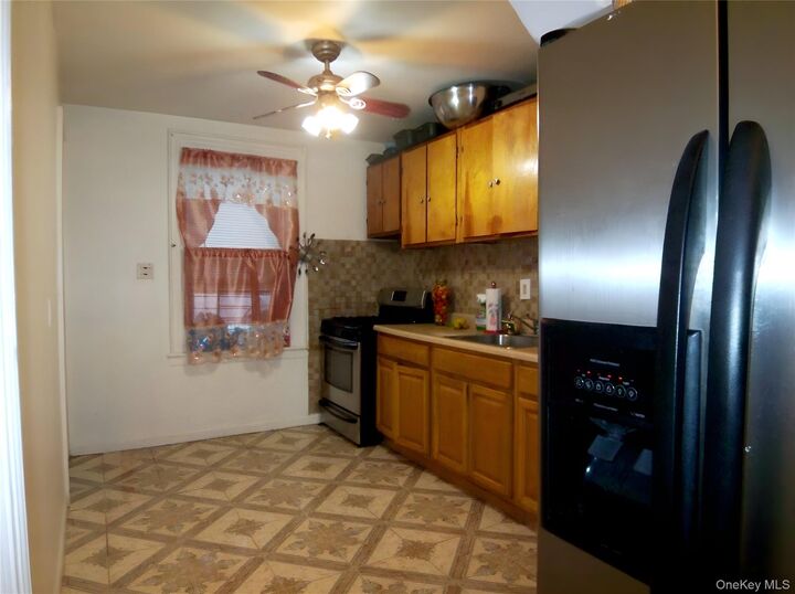 Property Photo:  1719 Bussing Avenue  NY 10466 
