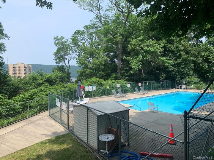 Property Photo: 377 N Broadway 717 NY 10701