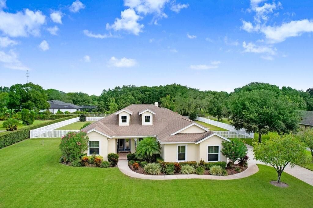 Property Photo:  7709 Kenia Meadows Lane  FL 33556 