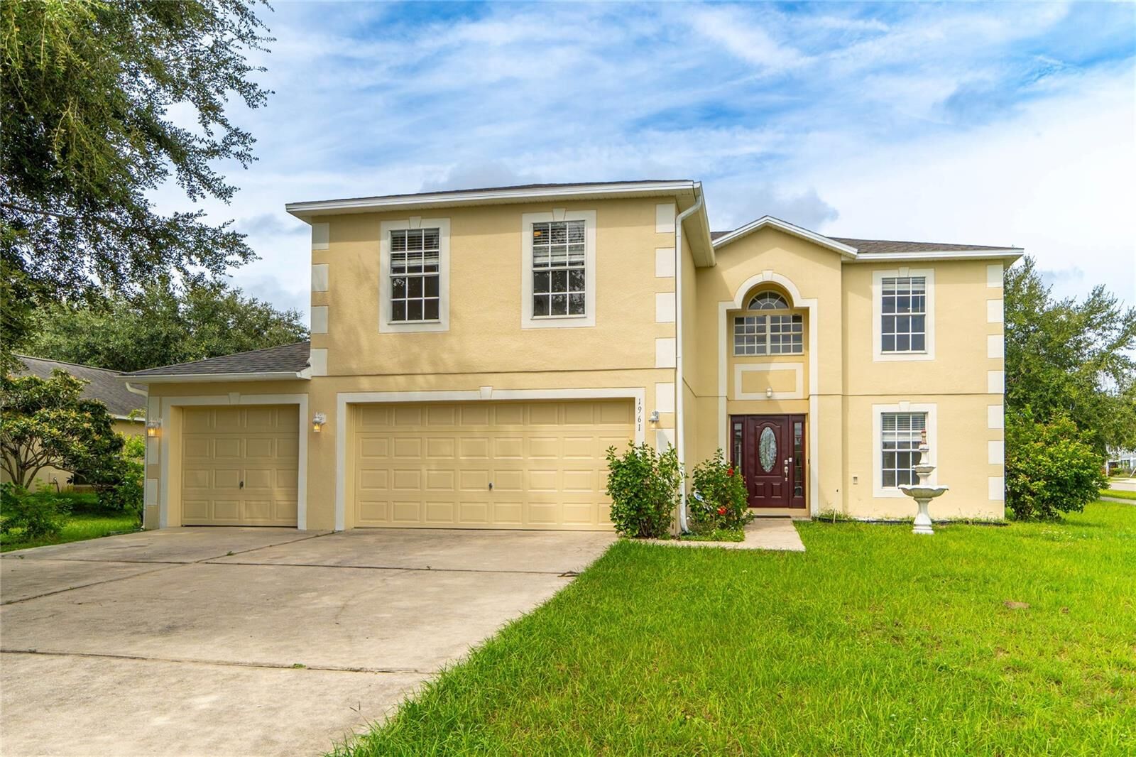 Property Photo: 1961 Thorngate Lane FL 34753