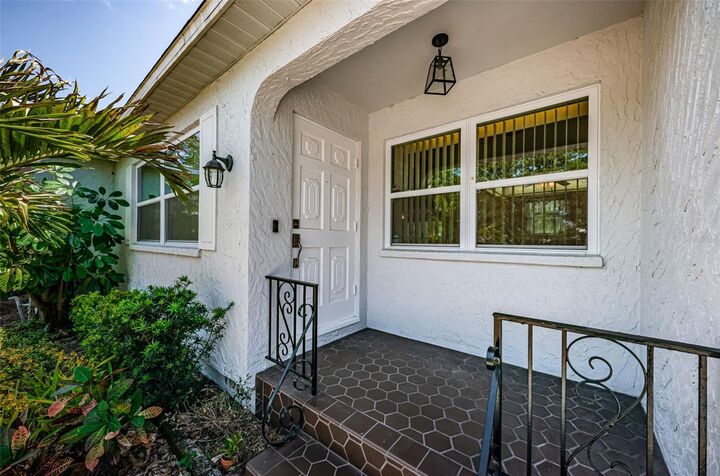 Property Photo:  2110 57th Avenue N  FL 33714 