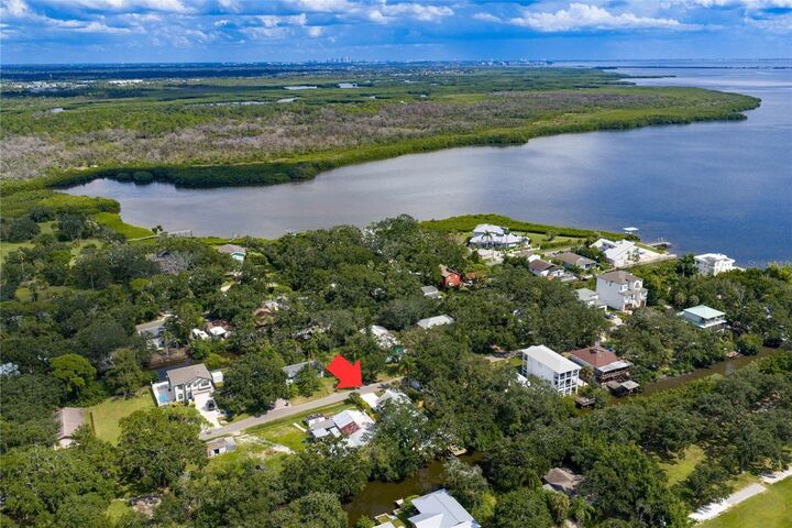 Property Photo:  7418 Seagull Way  FL 33635 