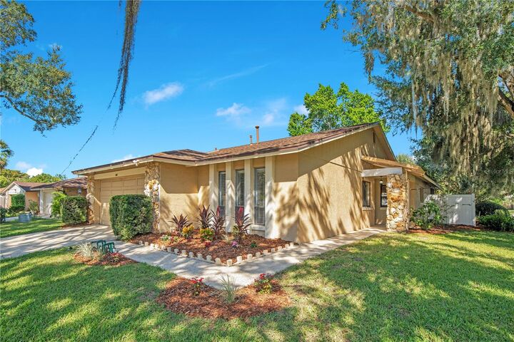 Property Photo:  402 San Leandro Drive  FL 32707 