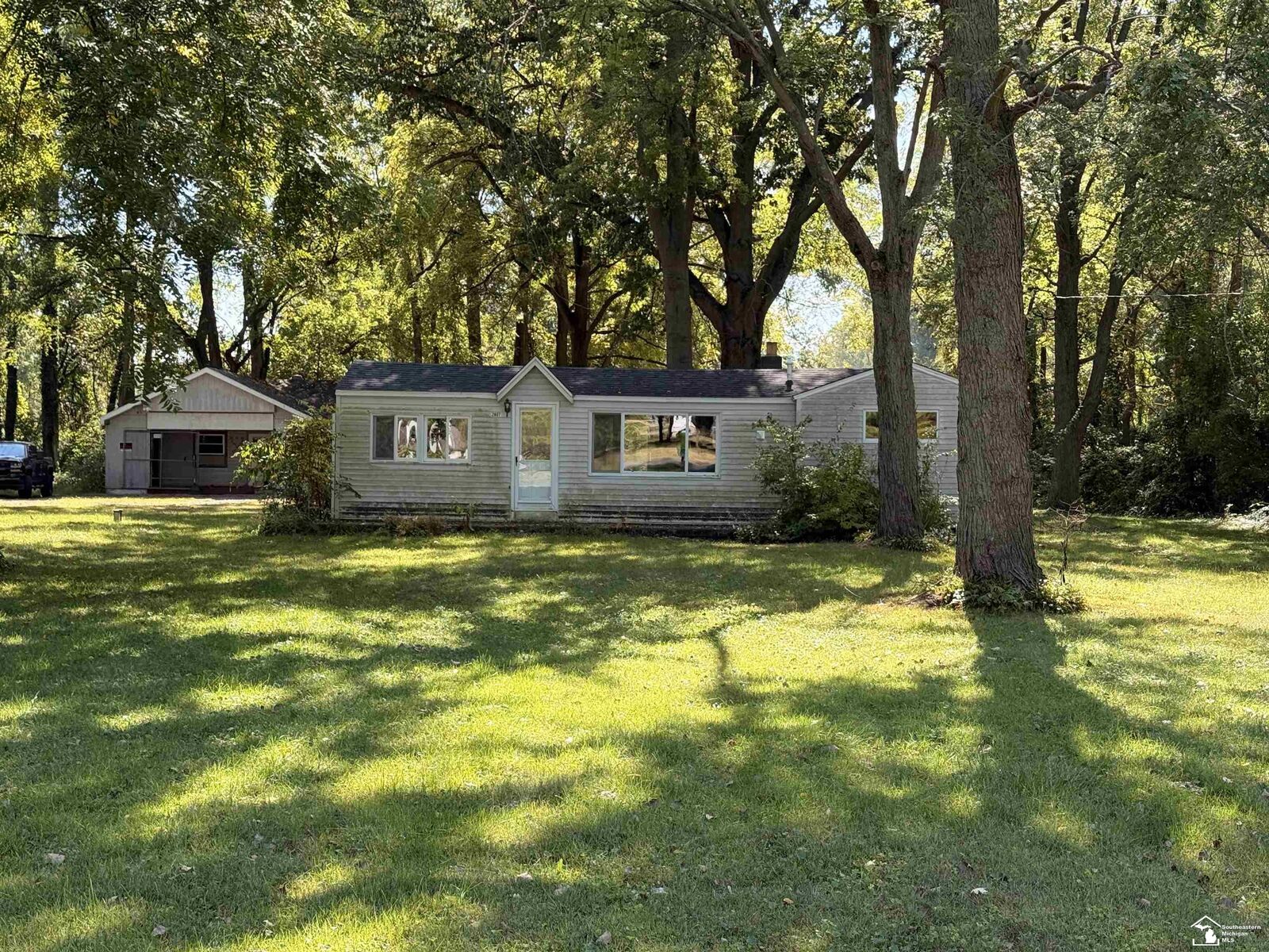 Property Photo:  2807 W Smith Road  MI 48144 