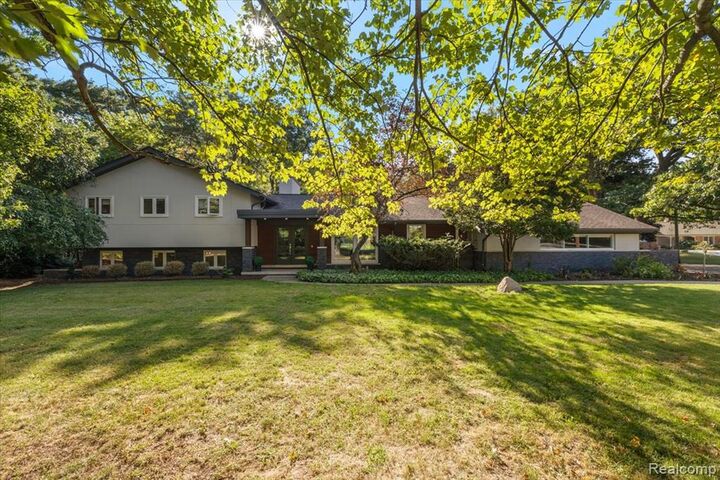 Property Photo: 7315 Lindenmere Drive MI 48301 3532