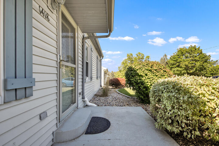 Property Photo:  1418 Meadowbrook Blvd  WI 53405 