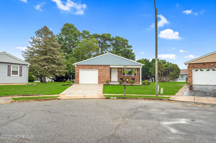Property Photo:  18 Morongo Court  NJ 08757 