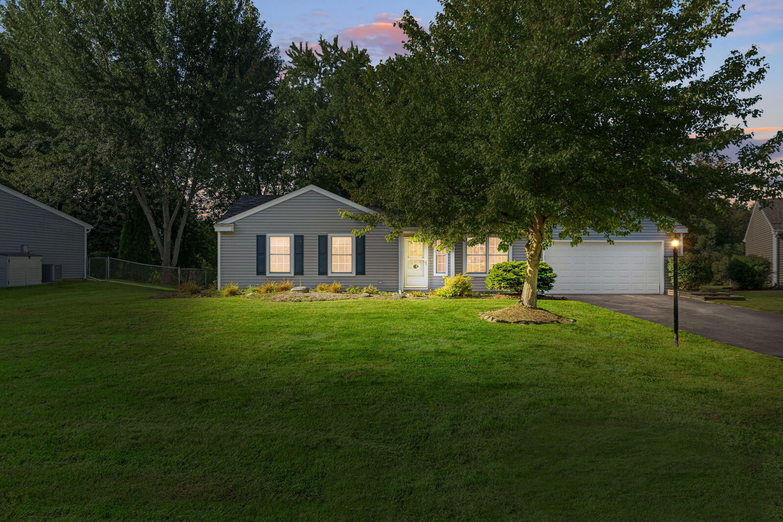 Property Photo: 833 Dartmouth Drive IL 60042