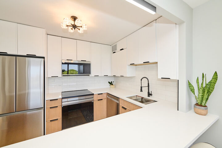 Property Photo:  5415 N Sheridan Road 502  IL 60640 