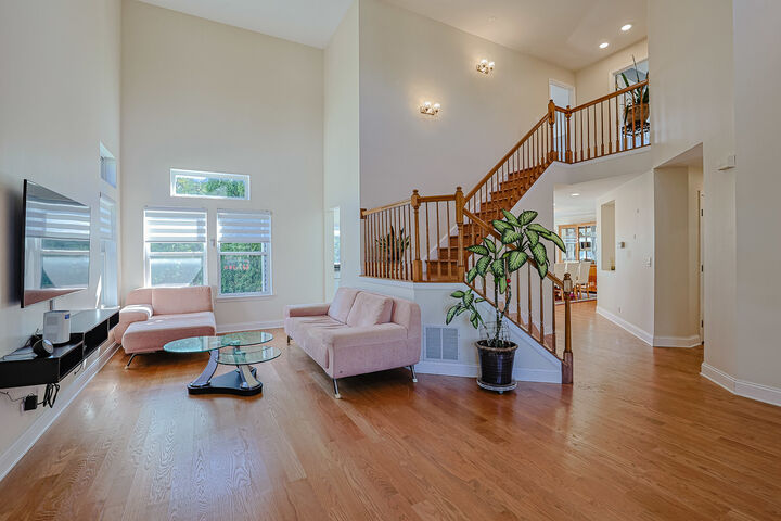 Property Photo:  1021 Wrens  IL 60060 