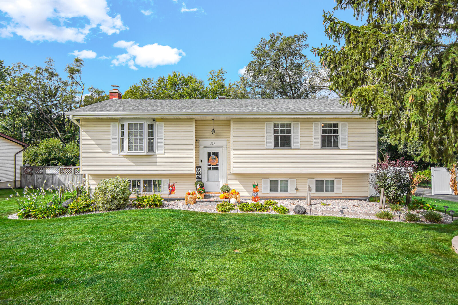 Property Photo:  235 Roberts Road  IL 60451 
