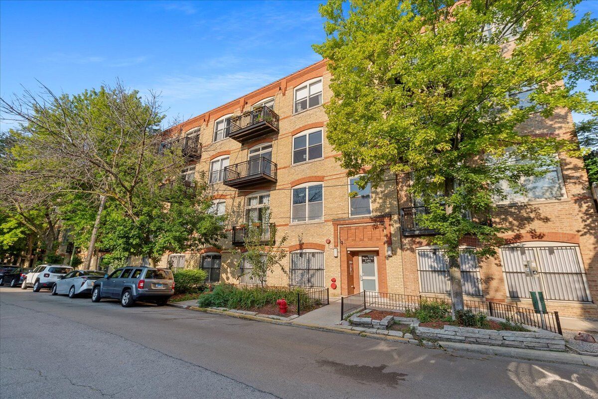 Property Photo: 1740 N Maplewood Avenue 311A IL 60647