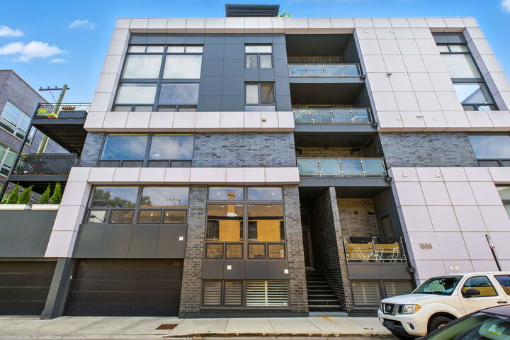 Property Photo:  1555 W Fry Street 102  IL 60642 