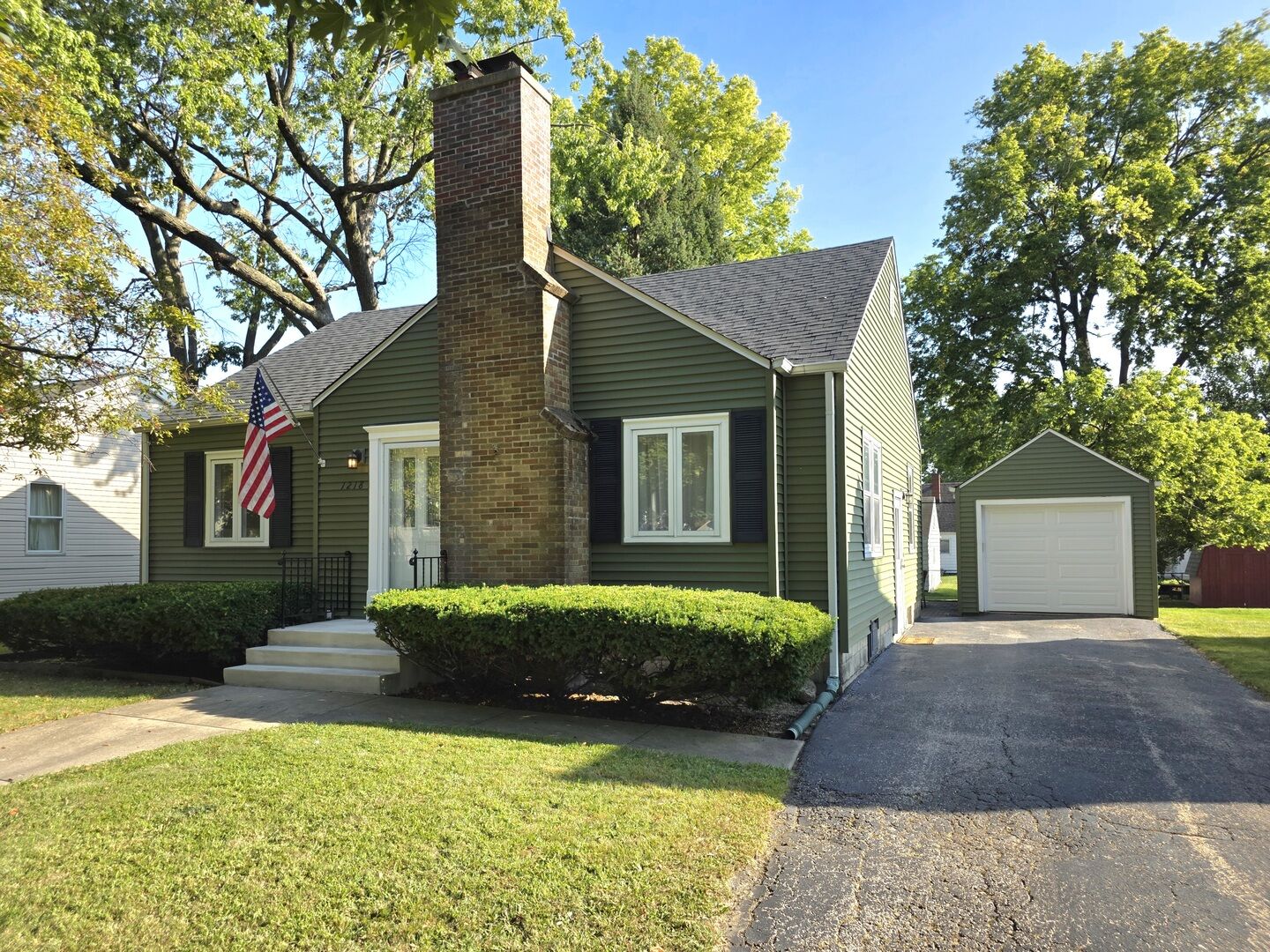 Property Photo: 1218 Oneida Street IL 60435