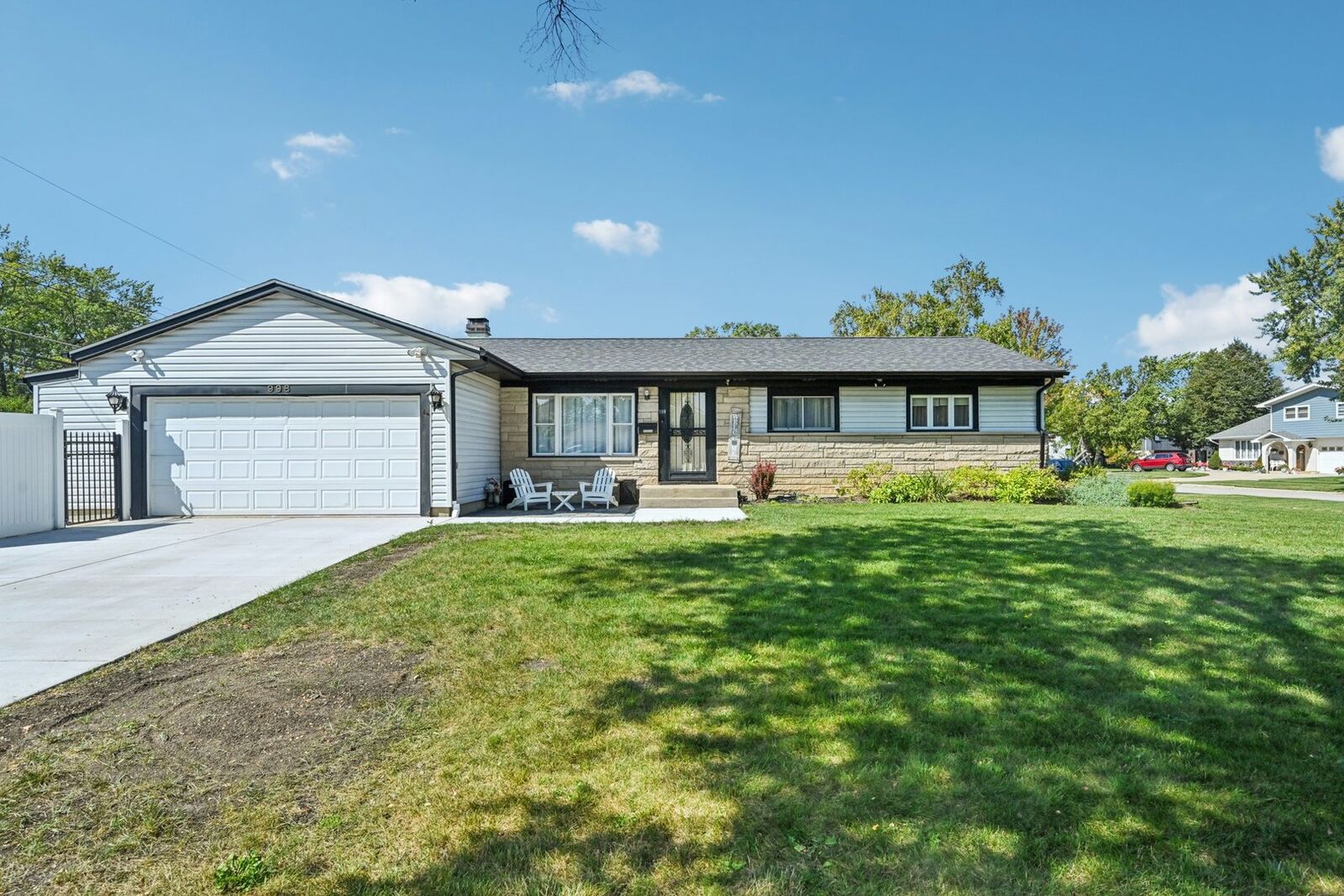 Property Photo: 998 Willson Drive IL 60016