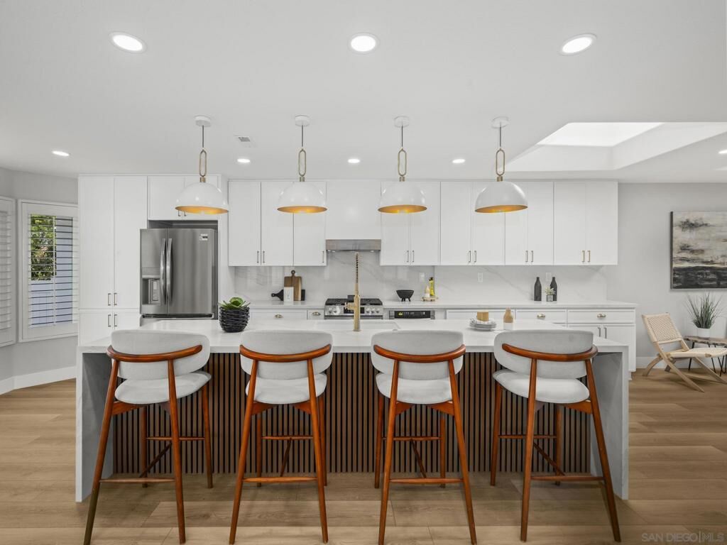 Property Photo: 4994 Alicante Way CA 92056