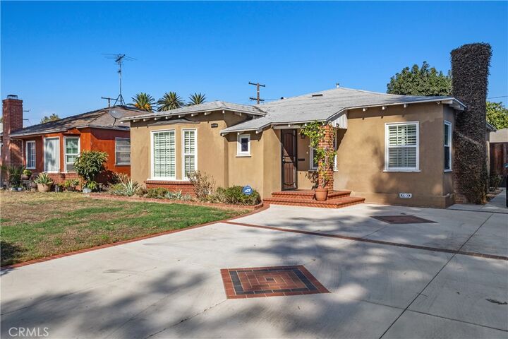 Property Photo: 2860 Chestnut Avenue CA 90806