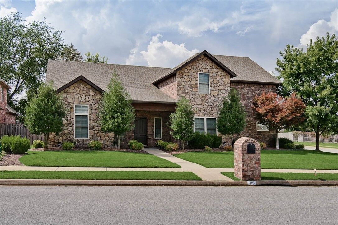 Property Photo: 315 NW O Street AR 72712