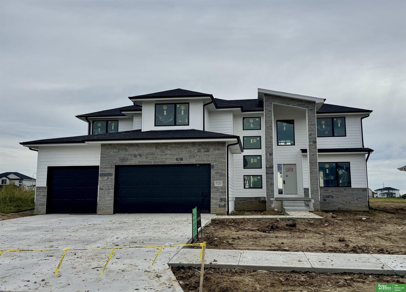 Property Photo:  5713 N 198th Street  NE 68022 