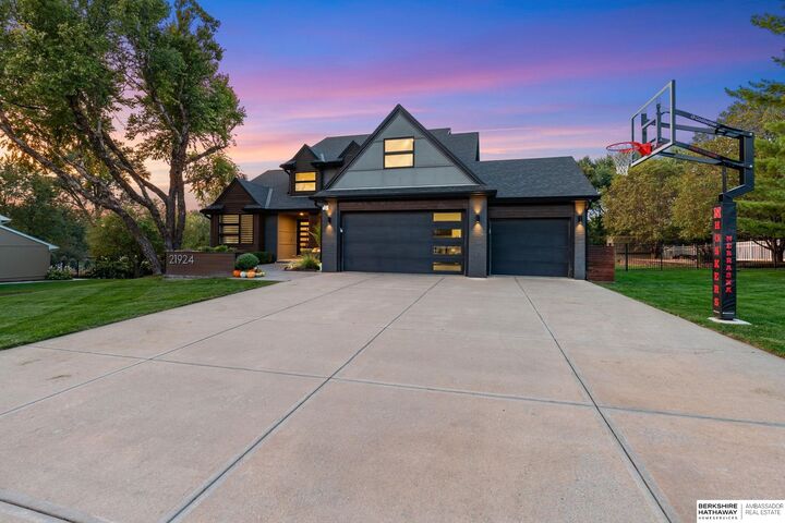 Property Photo:  21924 Trailridge Boulevard  NE 68022 
