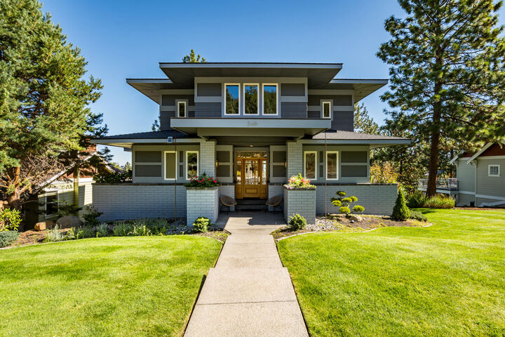 Property Photo:  3160 NW Colonial Drive  OR 97703 