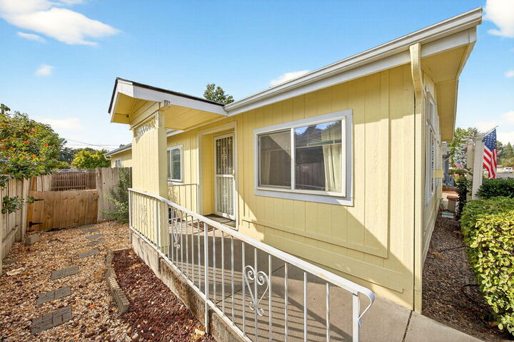 Property Photo:  555 Freeman Road 204  OR 97502 