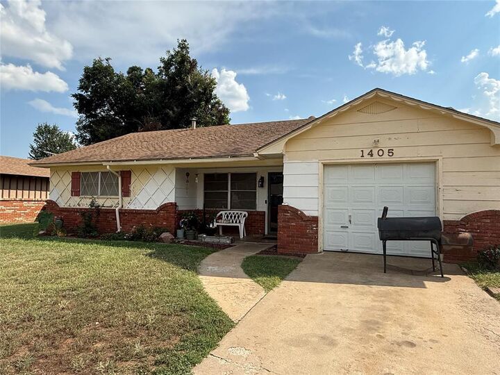 Property Photo:  1405 W Mississippi Avenue  OK 73018 