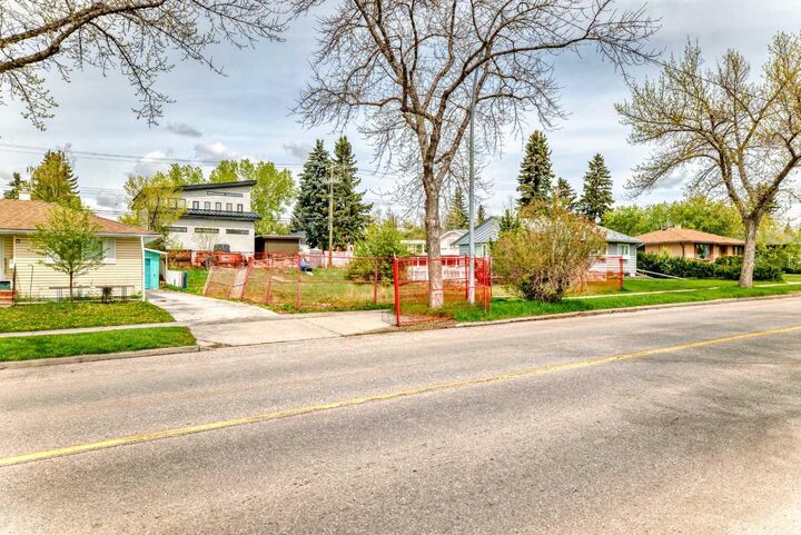 Property Photo: 523 Northmount Drive NW AB T2K 3J1