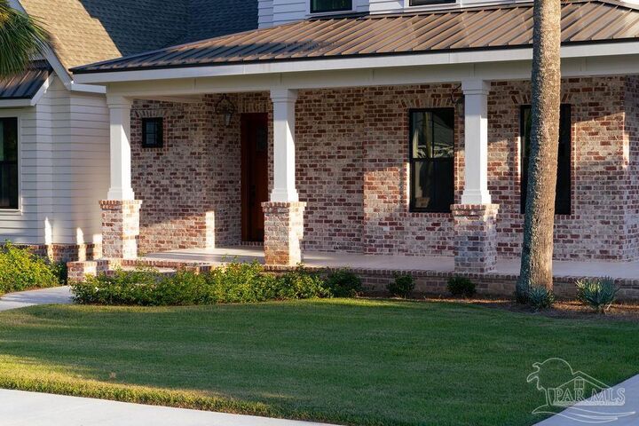 Property Photo:  1611 E Gadsden St  FL 32501 
