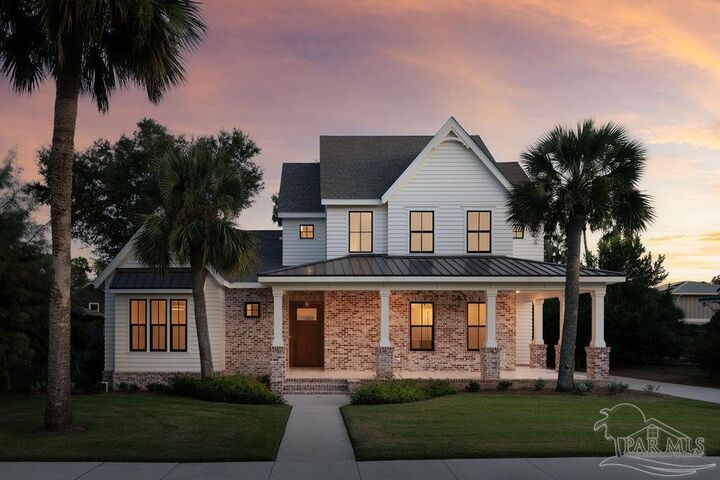 Property Photo: 1611 E Gadsden St FL 32501