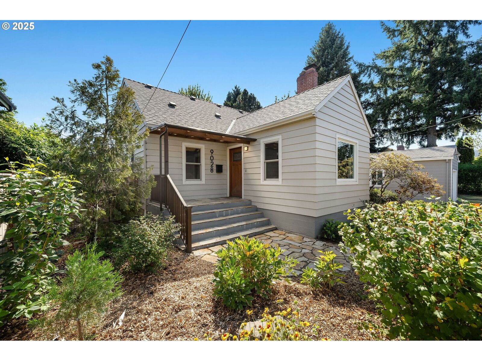 Property Photo:  9028 N Bristol Ave  OR 97203 