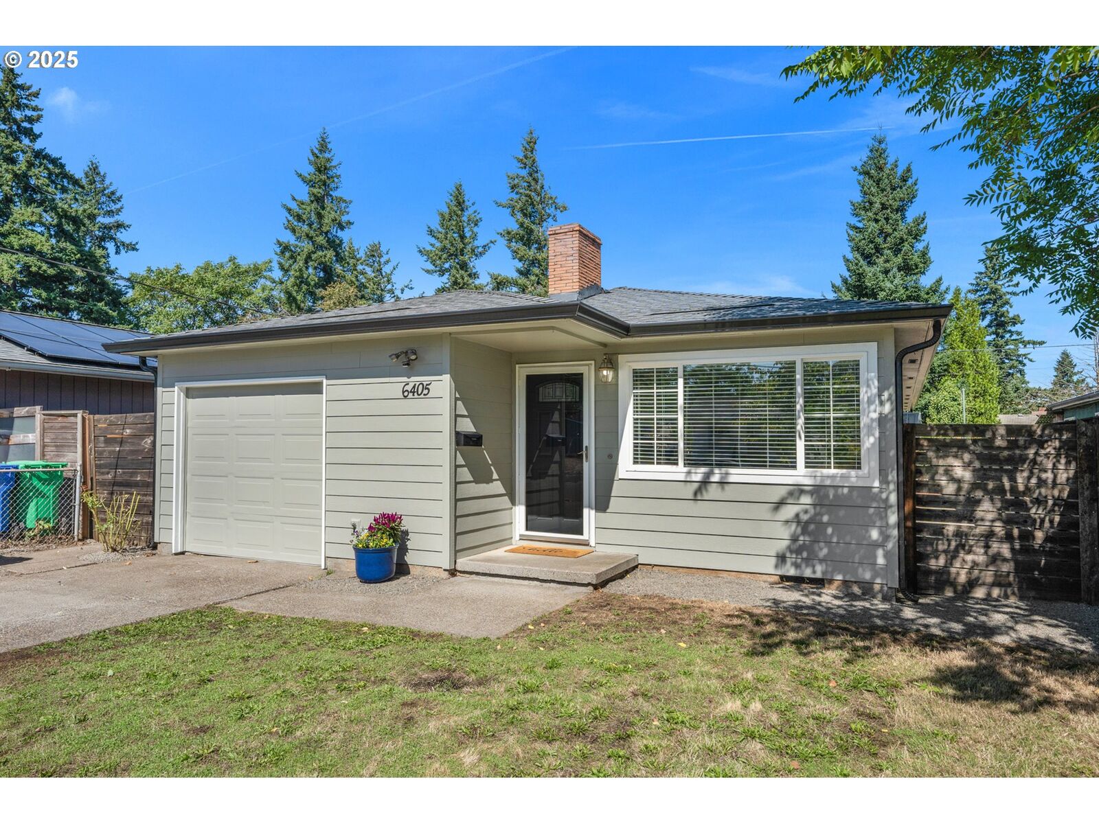 Property Photo:  6405 SE Knight St  OR 97206 