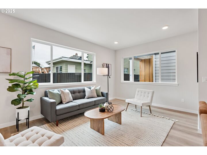 Property Photo:  5624 SE 65th Ave  OR 97206 