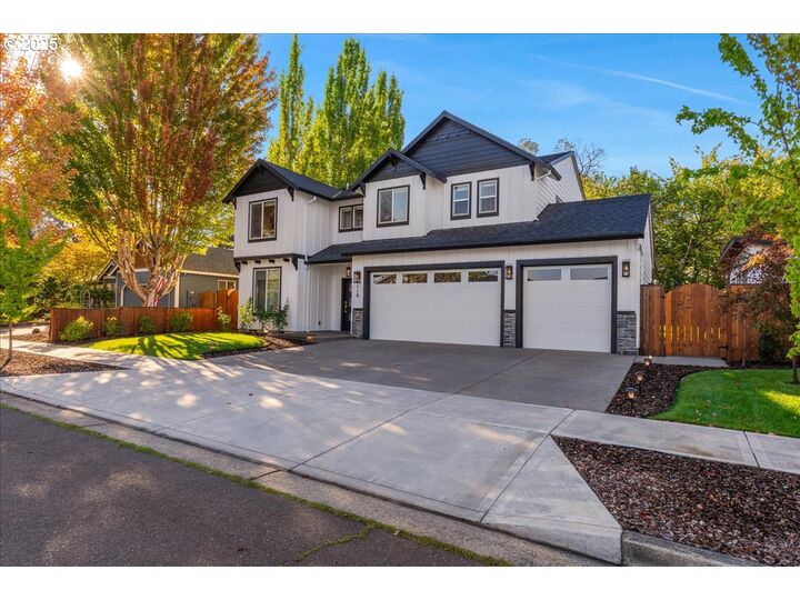 Property Photo:  110 W Oxford St  OR 97132 