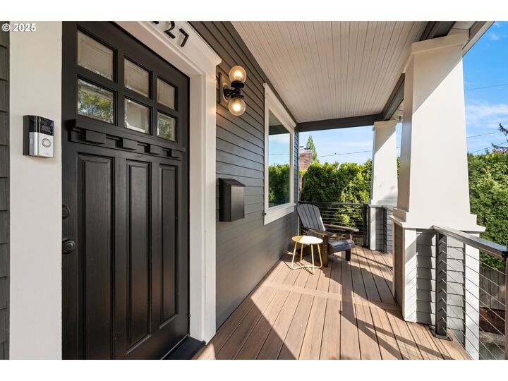 Property Photo:  6227 N Wilbur Ave  OR 97217
