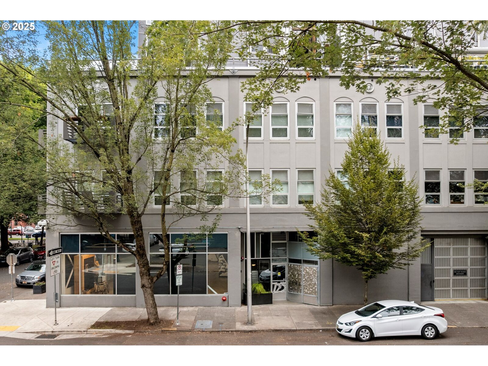 Property Photo:  725 NW Flanders St 303  OR 97209 