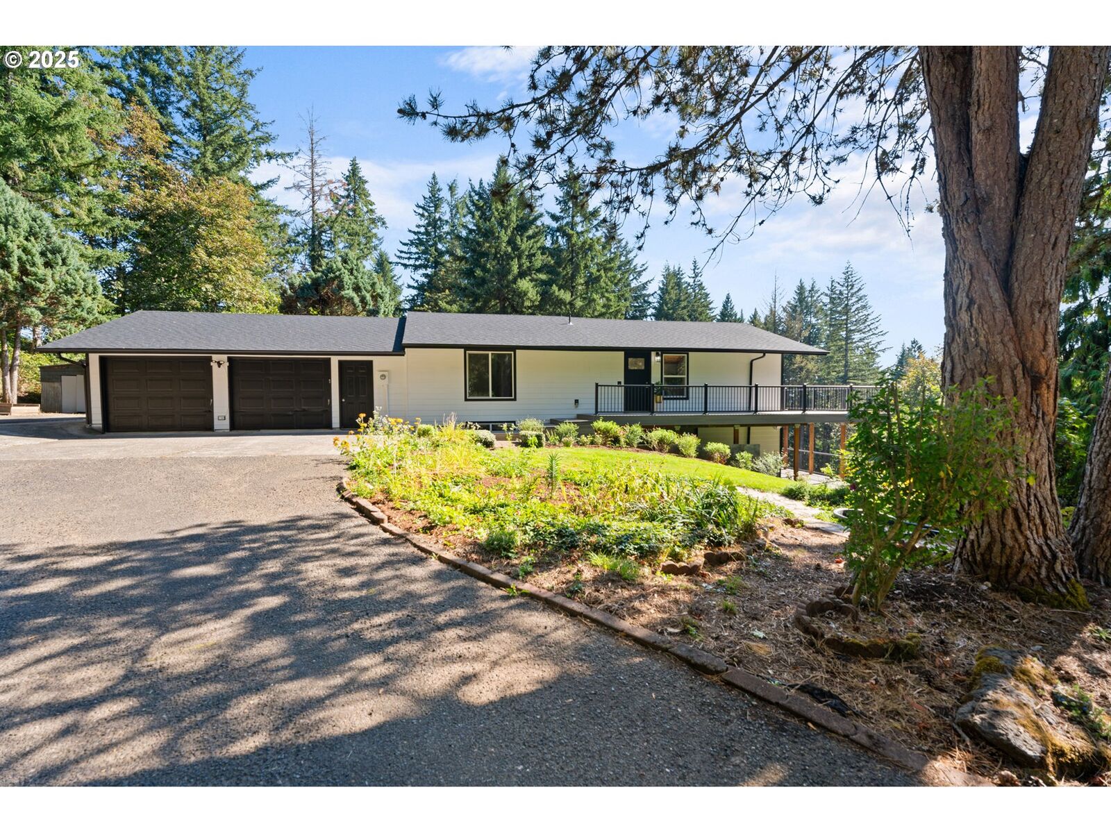 Property Photo:  23040 SE Yellowhammer St  OR 97089 