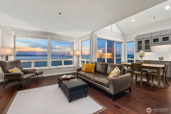 Property Photo: 1594 Alki Avenue SW 302 WA 98116