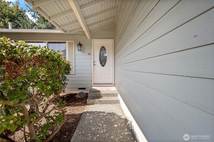 Property Photo:  2203  Lincoln Pl. Se.  WA 98055 